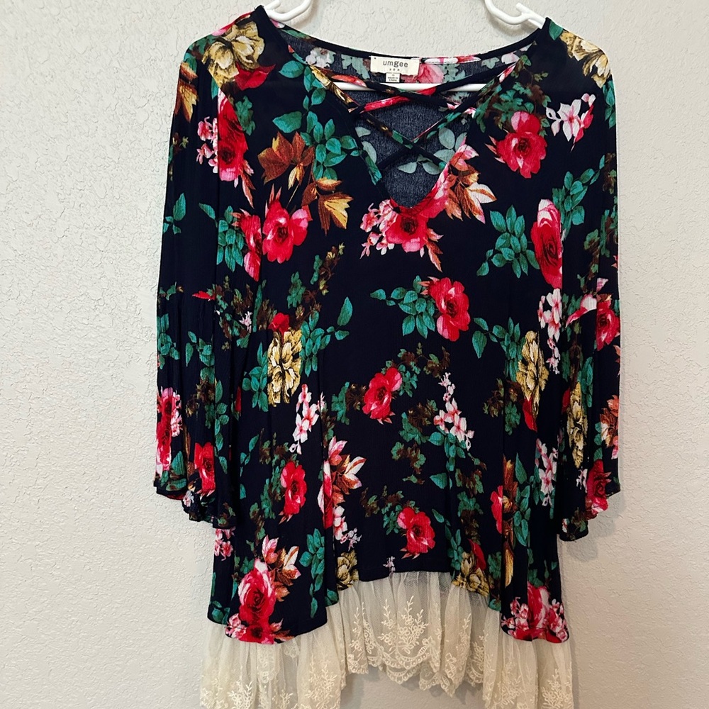 Umgee floral, flowy blouse